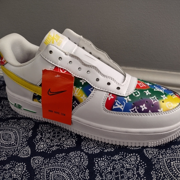 Custom Nike Air Force 1 LV Colors - Picture 2 of 3